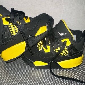 Air Jordan 4 Retro TD 'Thunder' 2023